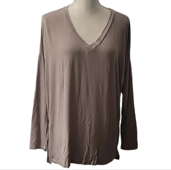 Versona Top - Picture 1 of 4